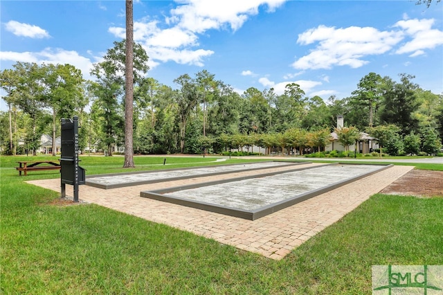 view of property's community featuring a yard