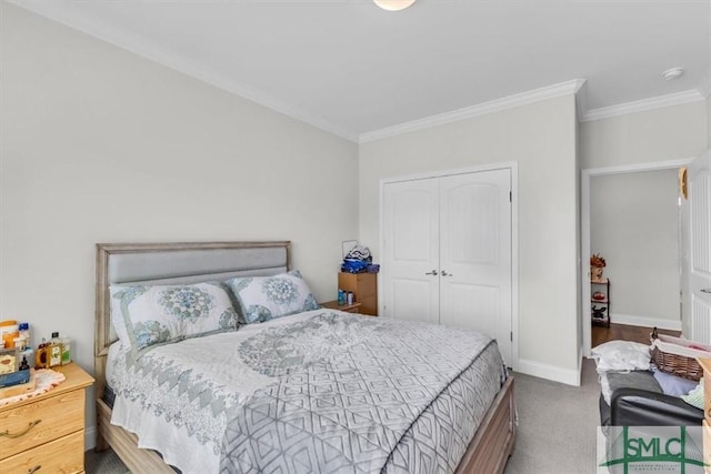 52 Shoefstall St, Port Wentworth, GA 31407 - bedroom featuring baseboards, carpet, a closet, and ornamental molding