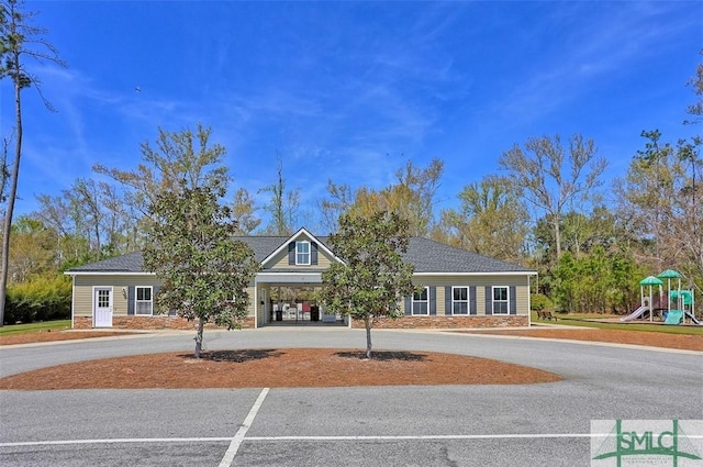 95 Glen Way, Richmond Hill, GA 31324 - view of front facade featuring curved driveway