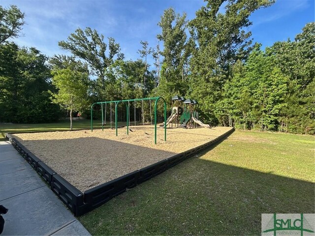 95 Glen Way, Richmond Hill, GA 31324 - community play area featuring a lawn