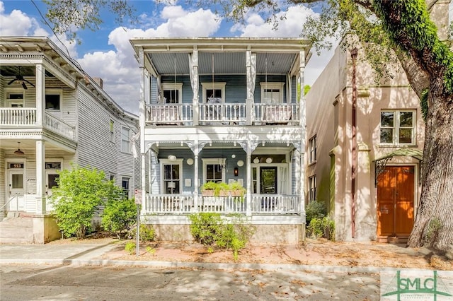909 Howard St, Savannah, GA 31401 - view of front of property featuring a balcony and covered porch