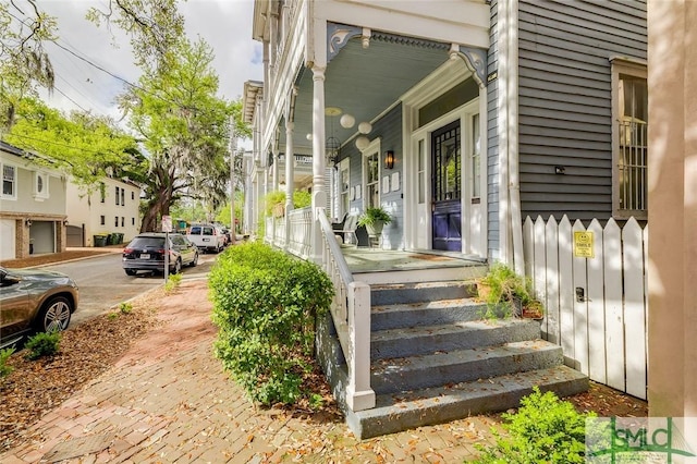 909 Howard St, Savannah, GA 31401 - property entrance with covered porch