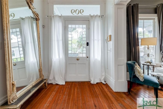 909 Howard St, Savannah, GA 31401 - foyer entrance featuring hardwood / wood-style floors