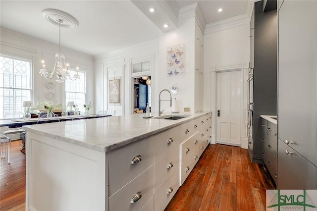 909 Howard St, Savannah, GA 31401 - kitchen featuring a notable chandelier, crown molding, a sink, a peninsula, and dark wood-type flooring