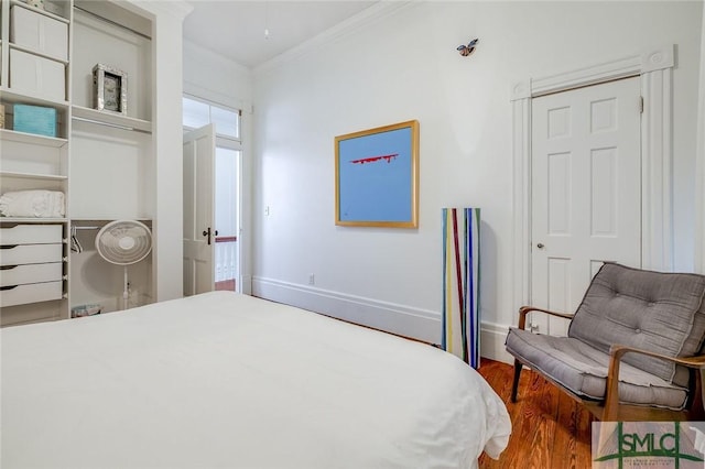 909 Howard St, Savannah, GA 31401 - bedroom with baseboards, crown molding, and wood finished floors