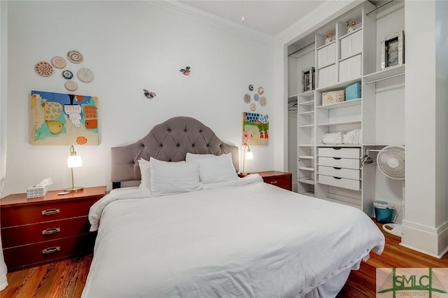 909 Howard St, Savannah, GA 31401 - bedroom featuring ornamental molding and wood finished floors