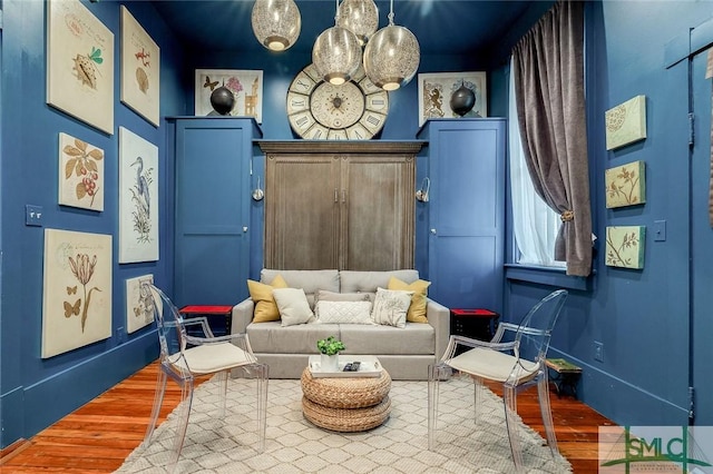 909 Howard St, Savannah, GA 31401 - living area with wood finished floors