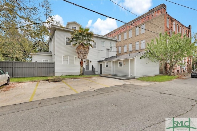 306 E Victory Dr, Savannah, GA 31405 - view of front of home with fence and uncovered parking