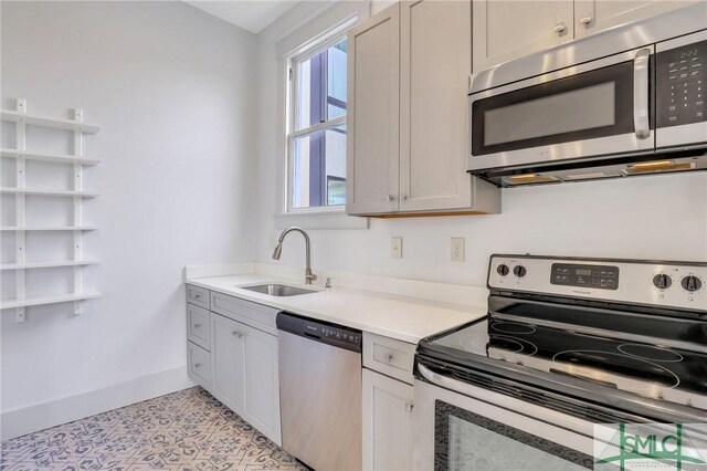 420 E Bolton St, Savannah, GA 31401 - kitchen featuring stainless steel appliances, baseboards, light countertops, and a sink