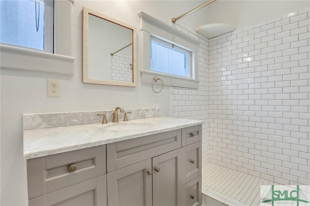 420 E Bolton St, Savannah, GA 31401 - full bath featuring tiled shower and vanity