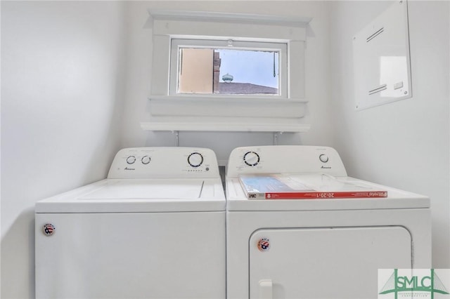 420 E Bolton St, Savannah, GA 31401 - laundry area with washing machine and dryer