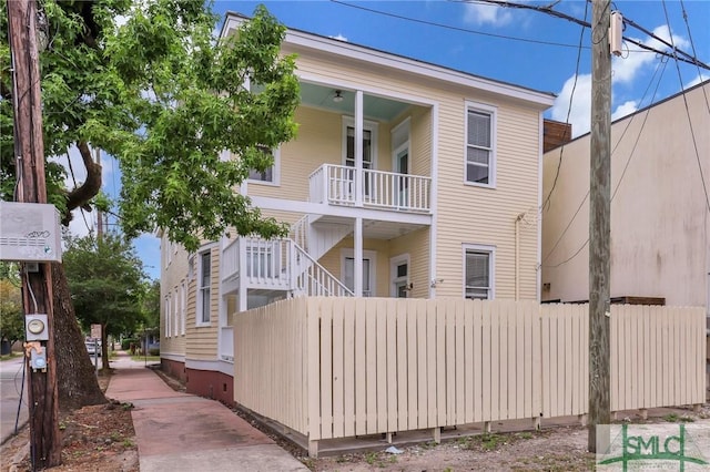 420 E Bolton St, Savannah, GA 31401 - back of house featuring fence
