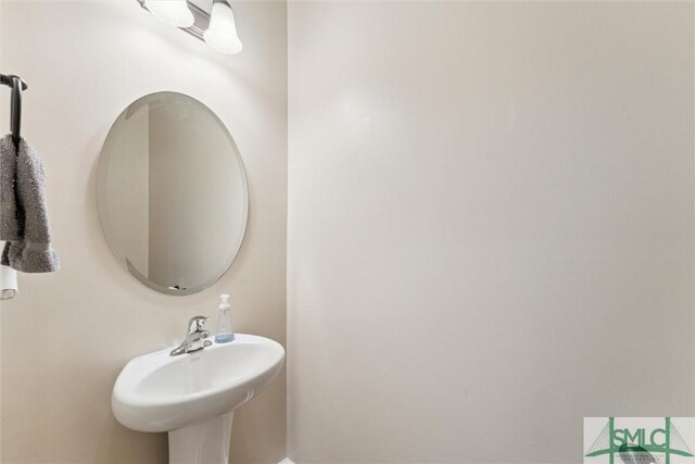 646 Red Oak Ln, Hinesville, GA 31313 - bathroom featuring a sink