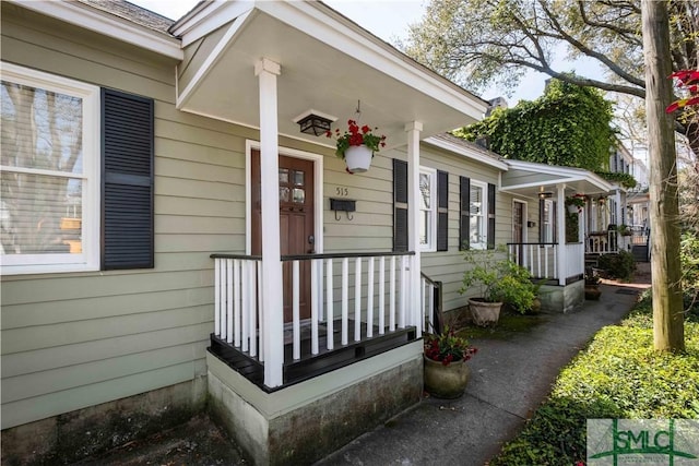entrance to property featuring covered porch