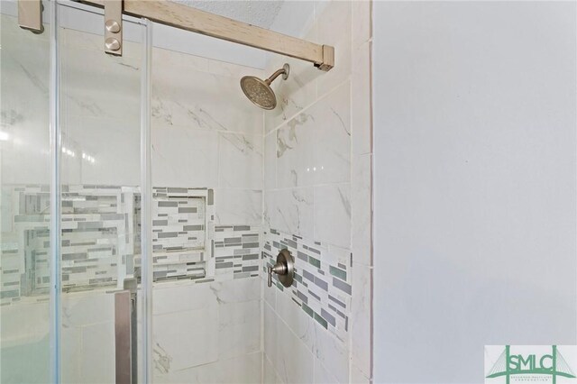 726 Timber Ridge Trl, Hinesville, GA 31313 - details featuring a stall shower