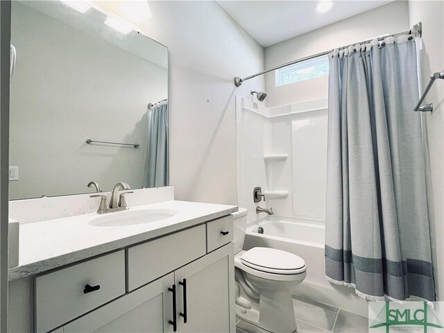 125 Long Creek Ln, Richmond Hill, GA 31324 - bathroom with vanity, toilet, and shower / tub combo