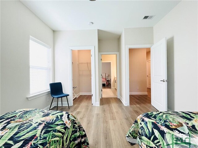 125 Long Creek Ln, Richmond Hill, GA 31324 - bedroom featuring light wood-type flooring, a spacious closet, baseboards, and a closet