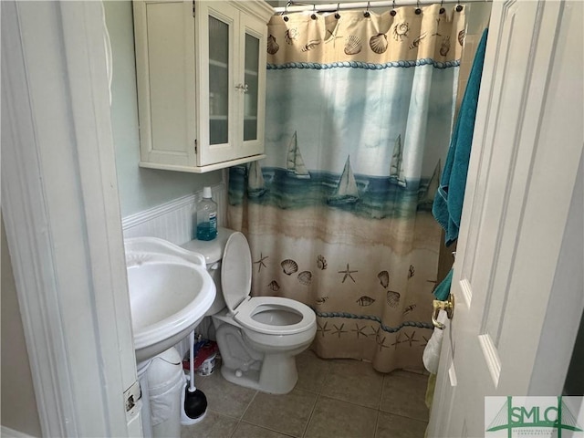 7313 Tropical Way, Savannah, GA 31410 - full bathroom featuring toilet, tile patterned floors, and a shower with curtain