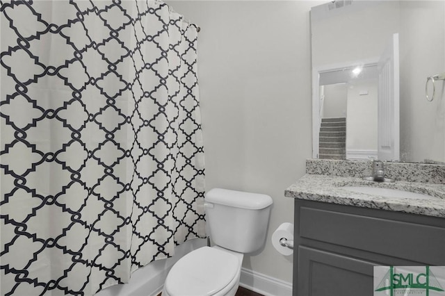 bathroom with toilet, a shower with shower curtain, and vanity