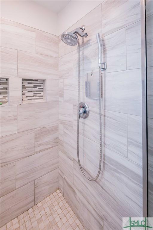 135 Sessile Oak Dr, Savannah, GA 31419 - bathroom featuring a tile shower