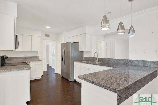 13 Burnt Tree Rd, Savannah, GA 31419 - kitchen featuring appliances with stainless steel finishes, a peninsula, dark wood-style flooring, white cabinets, and recessed lighting