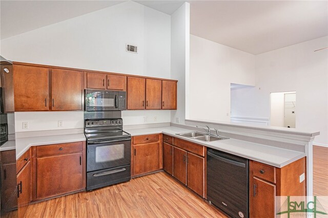 28 Raven Wood Way, Pooler, GA 31322 - kitchen featuring visible vents, a sink, light countertops, a peninsula, and black appliances