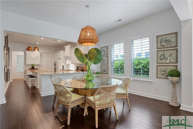 dining space featuring recessed lighting, dark wood-style floors, baseboards, and visible vents