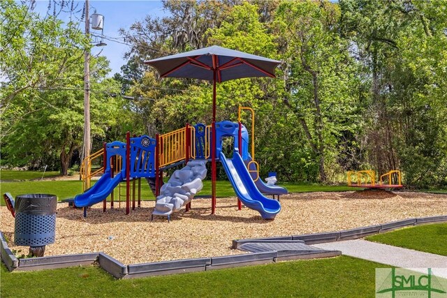 109 Seminole St, Savannah, GA 31406 - community playground with a yard