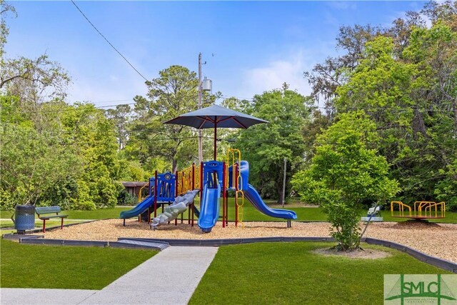 109 Seminole St, Savannah, GA 31406 - community jungle gym with a lawn