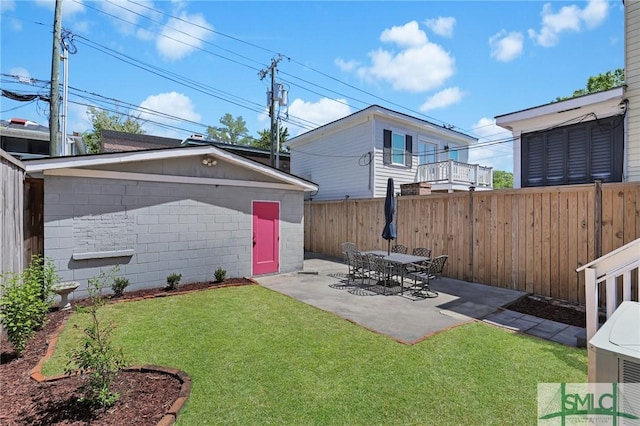 view of yard featuring a patio area and an outdoor structure