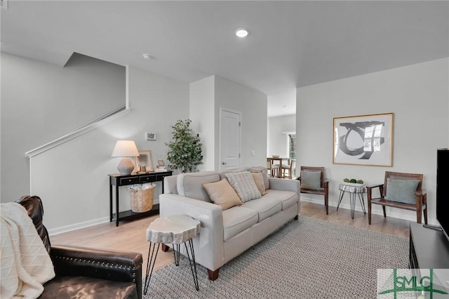 living room with light wood-style flooring, recessed lighting, and baseboards