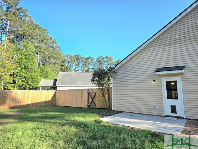 view of yard featuring a patio area and fence