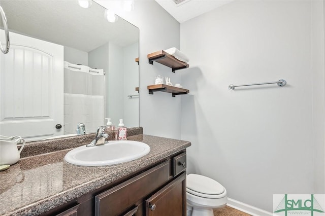 full bath featuring toilet, vanity, and a shower with curtain