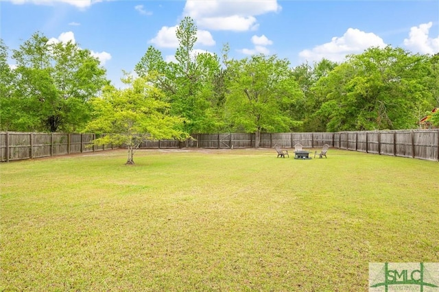 view of yard featuring a fenced backyard