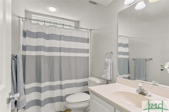 full bath with a shower with shower curtain, vanity, a textured ceiling, toilet, and visible vents