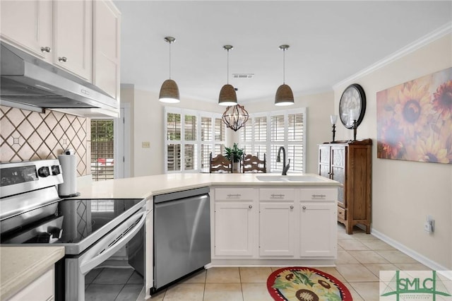 kitchen with tasteful backsplash, visible vents, appliances with stainless steel finishes, under cabinet range hood, and a sink