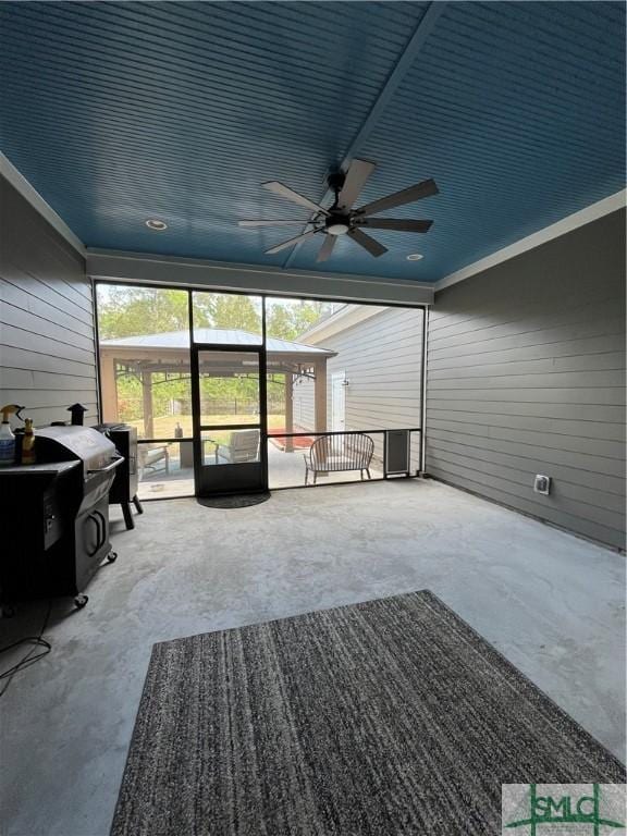 sunroom featuring ceiling fan