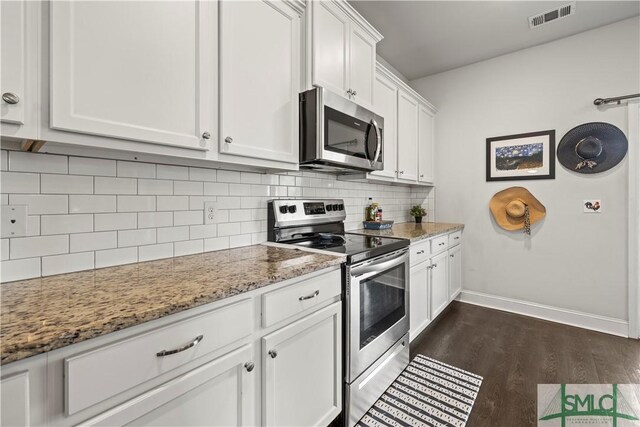 40 Saddlebrush Rd, Ellabell, GA 31308 - kitchen with visible vents, baseboards, white cabinets, dark wood-style flooring, and appliances with stainless steel finishes