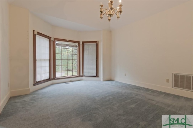 empty room with an inviting chandelier, baseboards, visible vents, and carpet floors