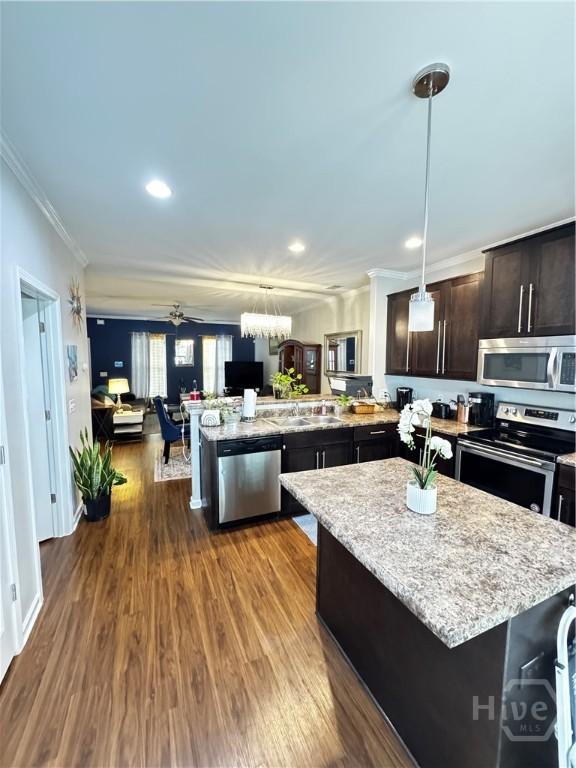 226 Ventura Pl, Pooler, GA 31322 - kitchen featuring appliances with stainless steel finishes, crown molding, a center island, recessed lighting, and a peninsula