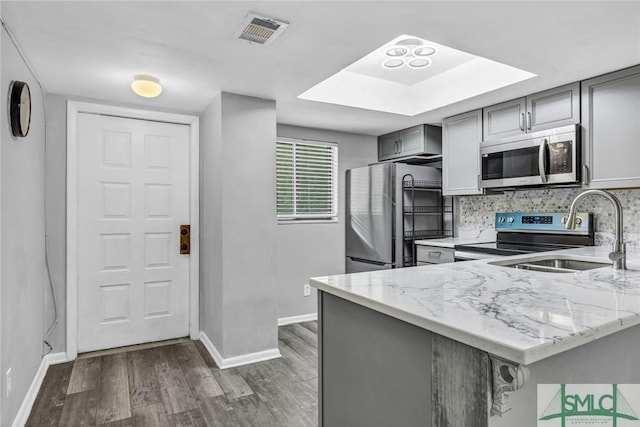 12510 White Bluff Rd Unit 1406, Savannah, GA 31419 - kitchen featuring stainless steel appliances, visible vents, a sink, and gray cabinets