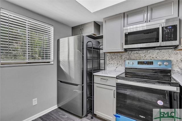 12510 White Bluff Rd Unit 1406, Savannah, GA 31419 - kitchen featuring light countertops, gray cabinetry, backsplash, and stainless steel appliances