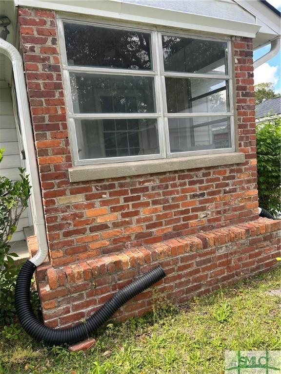 30 Lawton Ave, Savannah, GA 31404 - details featuring brick siding