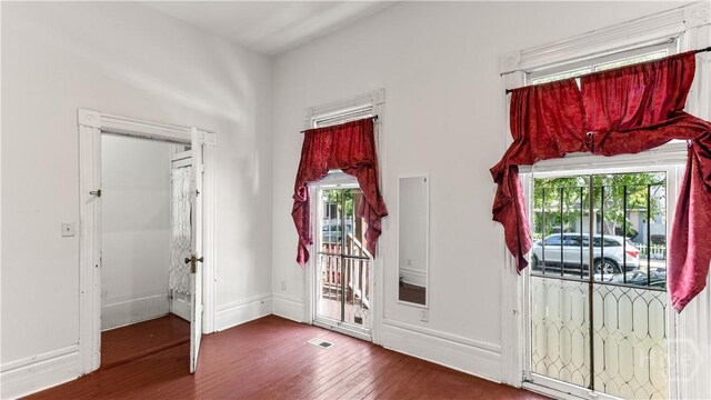 319 E Waldburg St, Savannah, GA 31401 - photo 8