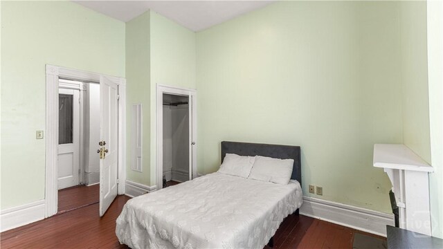 319 E Waldburg St, Savannah, GA 31401 - photo 13