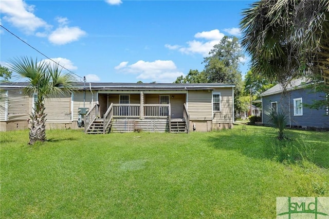 633 W 39th St, Savannah, GA 31415 - rear view of property featuring crawl space and a lawn
