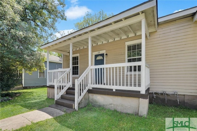 633 W 39th St, Savannah, GA 31415 - entrance to property featuring a yard and covered porch