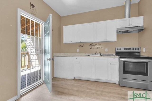 633 W 39th St, Savannah, GA 31415 - kitchen featuring under cabinet range hood, white cabinetry, and electric stove