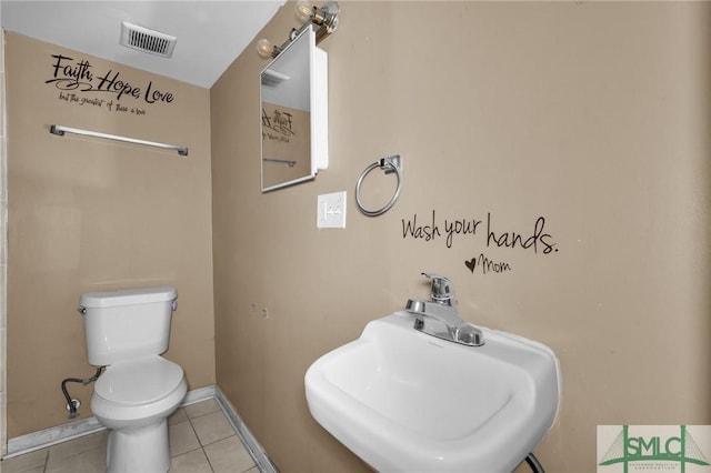 633 W 39th St, Savannah, GA 31415 - bathroom featuring visible vents, baseboards, a sink, toilet, and tile patterned floors