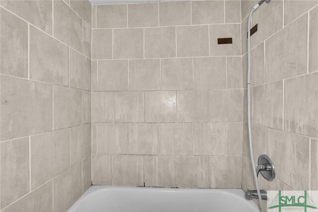 633 W 39th St, Savannah, GA 31415 - room details featuring shower / tub combination